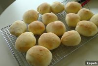 Soft Buttery Dinner Rolls Made in a Bread Machine