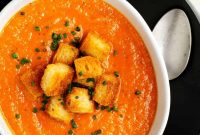 Creamy Tomato Bisque Recipe with Fresh Basil and Croutons