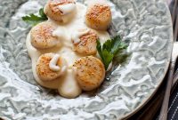 Pan-Seared Scallops in Creamy Gruyère Sauce