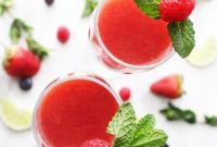 Raspberry Lime Bellini: Sparkling Brunch Cocktail Recipe