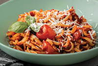Tomato Basil Pasta with Garlic and Olive Oil (15-Minute Recipe)