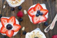 Berry Blossom Pudding Cups: Creamy Parfait Recipe with Fresh Berries