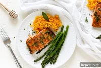 Honey Mustard Glazed Salmon Fillet Recipe for Quick Dinner