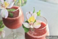 Strawberry Peach Wine Slushie Recipe — Frozen Summer Cocktail