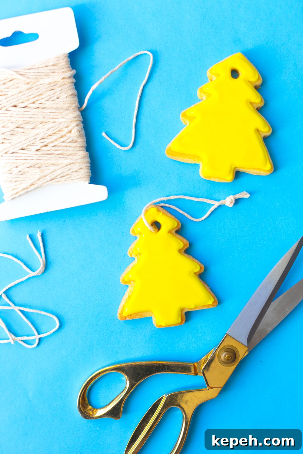 Add a string to the Vanillaroma Cookies to get the full little trees effect.