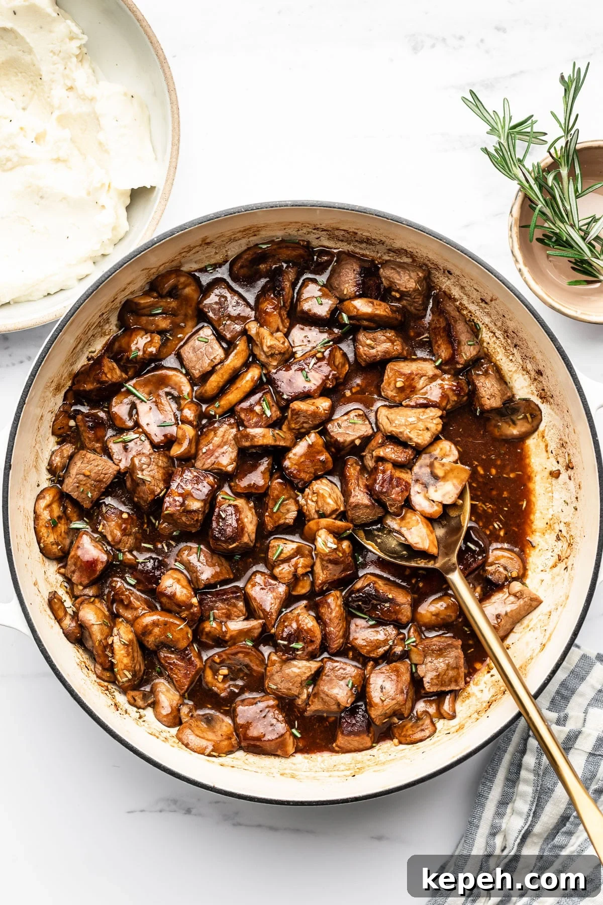 Skillet Steak Bites with Creamy Mushroom Gravy 2 img 10688 1