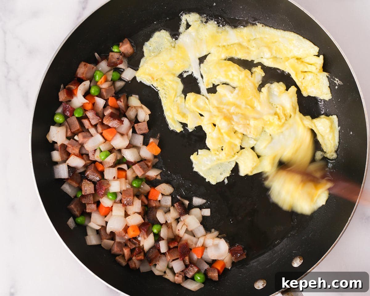 Cooking eggs in the eggs.