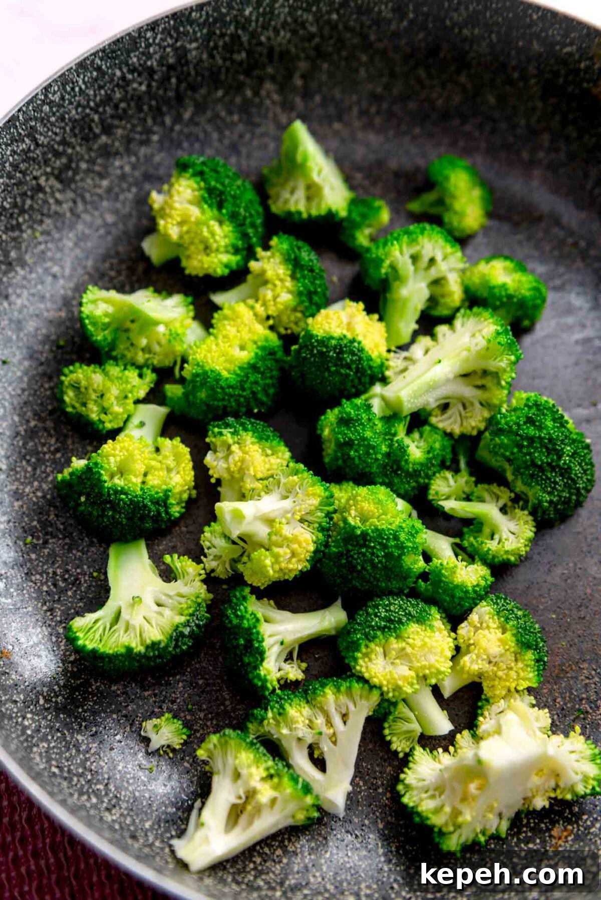 Crispy Tofu and Broccoli Rice Bowl with Sesame-Ginger Sauce 8 Chopped broccoli in a large skillet.