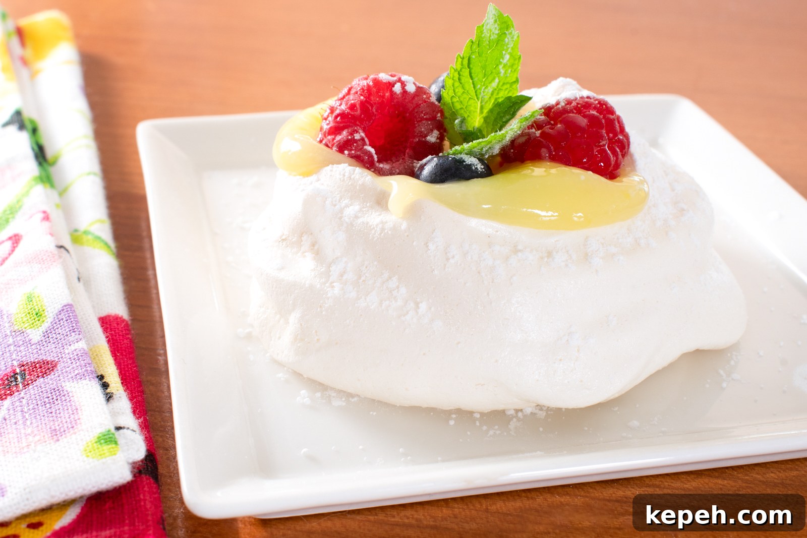 Mini Pavlova with Lemon Curd and Fresh Berries Mini Pavlova with Lemon Curd and Fresh Berries
