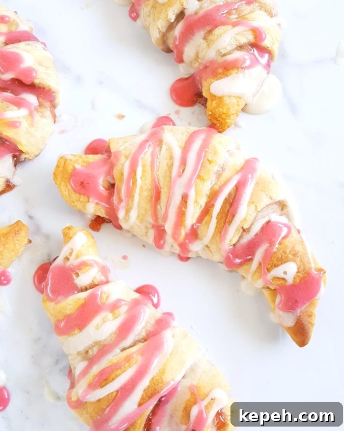 Jam-Filled Crescent Rolls - A quick and easy 5-ingredient recipe for Pillsbury crescent rolls filled with jam; great for breakfast or dessert! | Beat Bake Eat