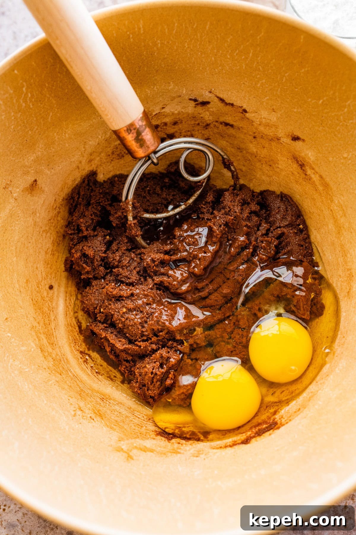 How to make chocolate crinkle cookies step-by-step: add the eggs and beat well to combine.