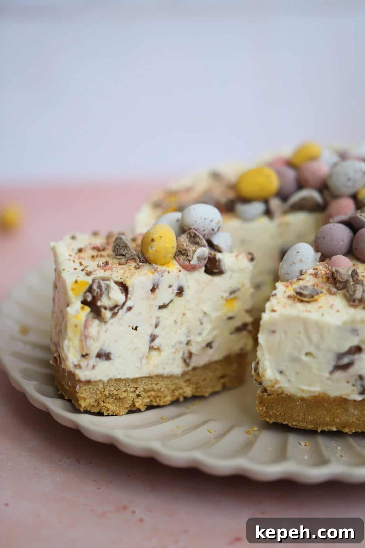 Mini Egg Cheesecake Recipe: Creamy No-Bake Easter Dessert 3 A slice of gluten free mini egg cheesecake.