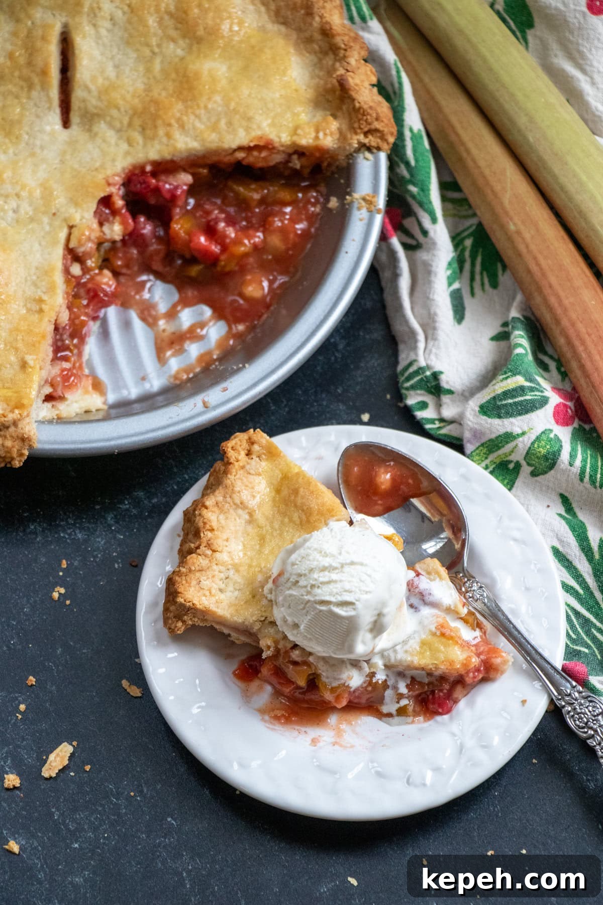 Strawberry Rhubarb Pie Recipe: Sweet-Tart Summer Dessert 4 Strawberry Rhubarb Pie