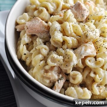 Creamy Salmon and Shrimp Pasta Recipe for Weeknight Dinner 5 Creamy salmon and shrimp with pasta recipe in bowl