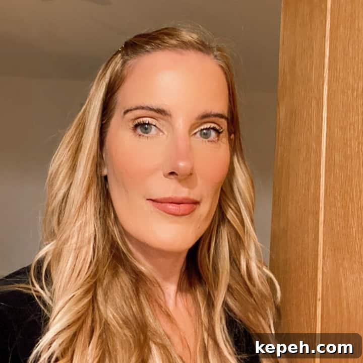 Head shot of Deborah Rainford