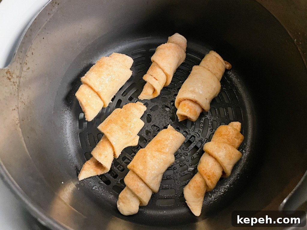 air fryer cinnamon sugar crescent rolls