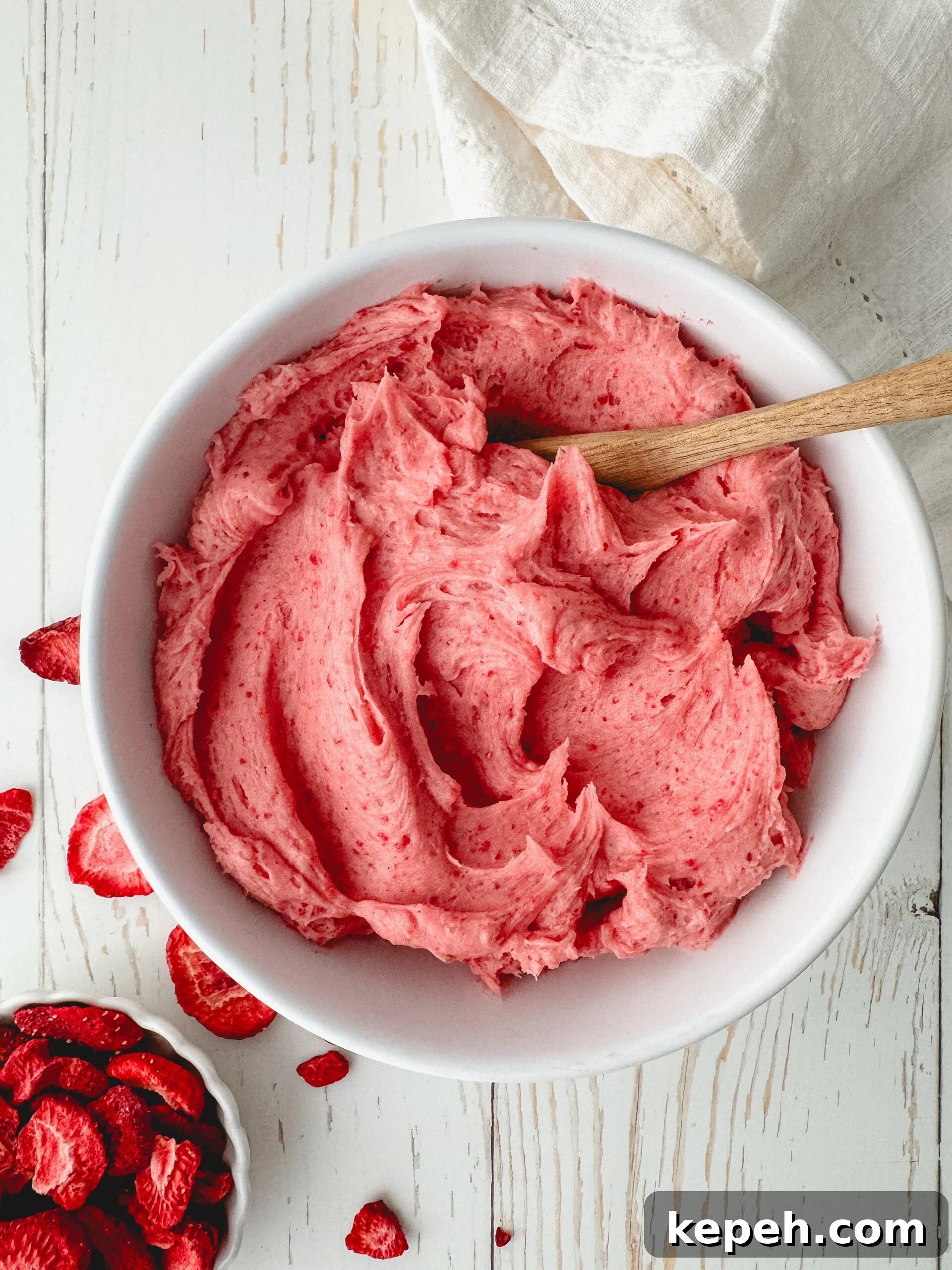 Strawberry Buttercream Frosting Recipe for Cakes and Cupcakes 2 Strawberry buttercream