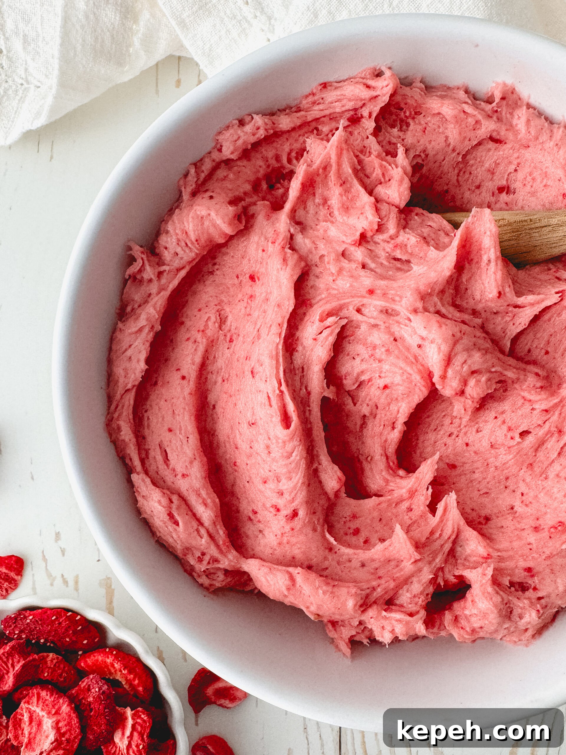 Strawberry Buttercream Frosting Recipe for Cakes and Cupcakes 7 Cupcakes with strawberry buttercream
