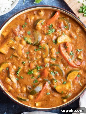 Courgette curry in a red pan.