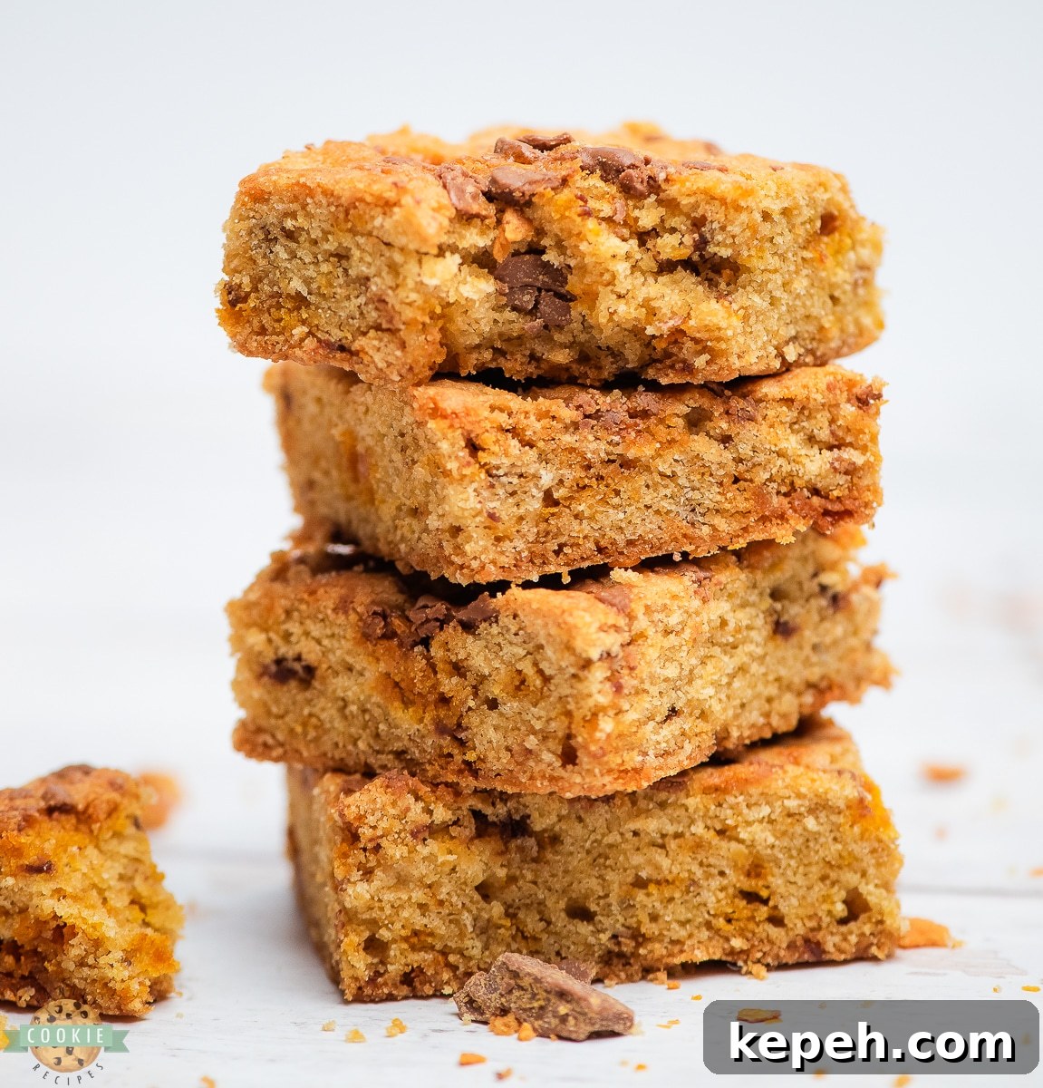 Butterfinger Cookie Bars Recipe: Crunchy Candy-Stuffed Blondies 9 img 8935 8