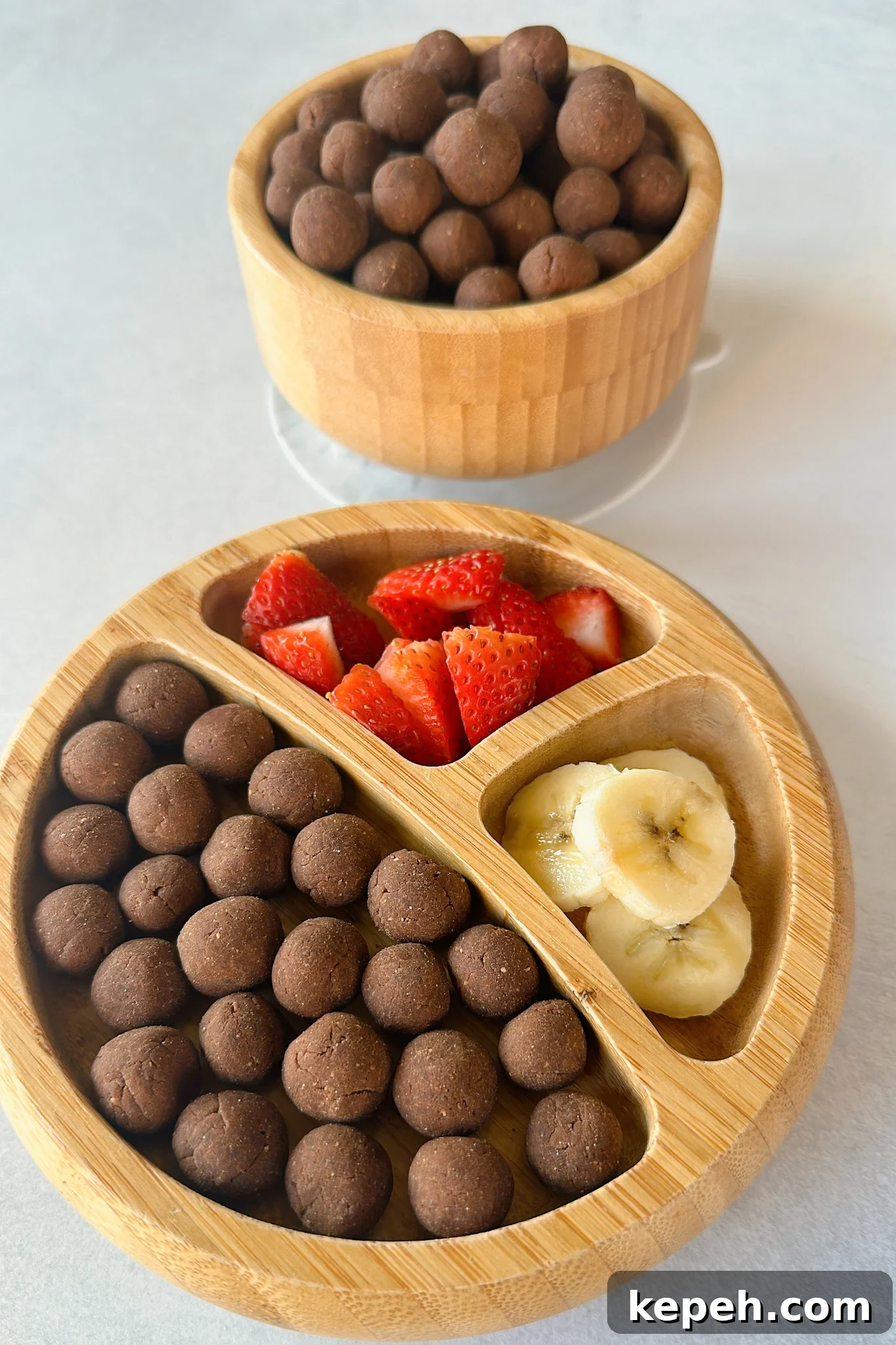 Homemade Cocoa Puffs Cereal: Crunchy Chocolate Breakfast Recipe 8 Cocoa puffs cereal served with strawberries and bananas.