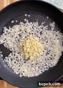 Garlic Butter and White Wine Seafood Pasta 6 Add garlic