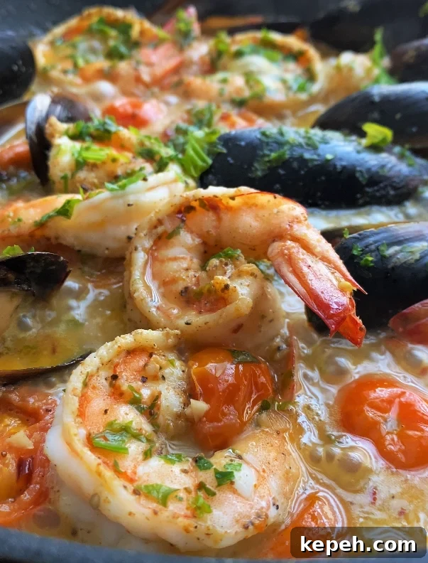 Garlic Butter and White Wine Seafood Pasta 3 Cooking white wine sauce