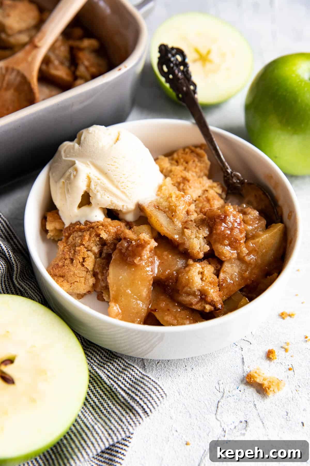 Classic Homemade Apple Cobbler with Cinnamon Crumble 2 img 9789 1
